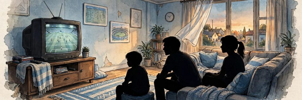 Ilustración: una familia viendo fútbol argentino en televisión abierta en su casa